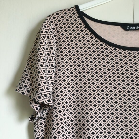 Soft Pink Mermaidcore Scale Print Tee - Picture 4 of 16